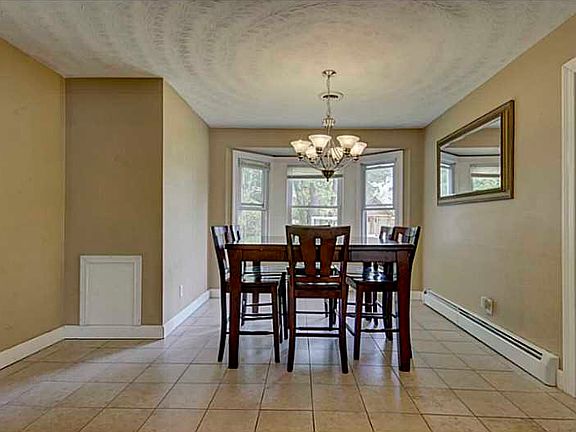 3rd image of 2833 Meadow Wood Dr E