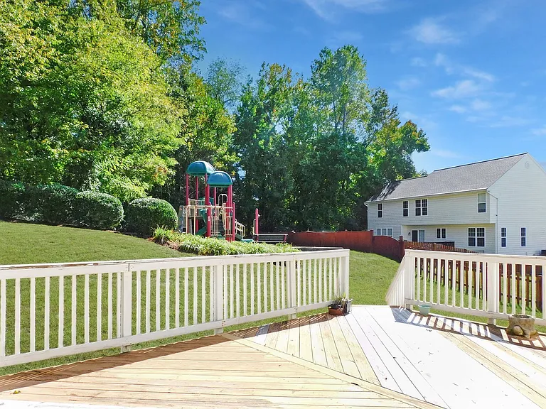 102 Powhatan Ct — Photo 17