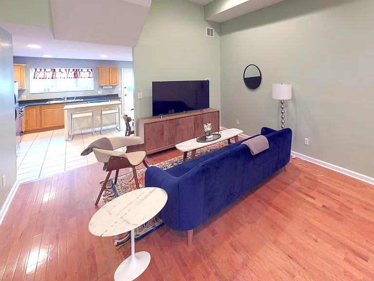 1137 N Orianna St — Photo 2