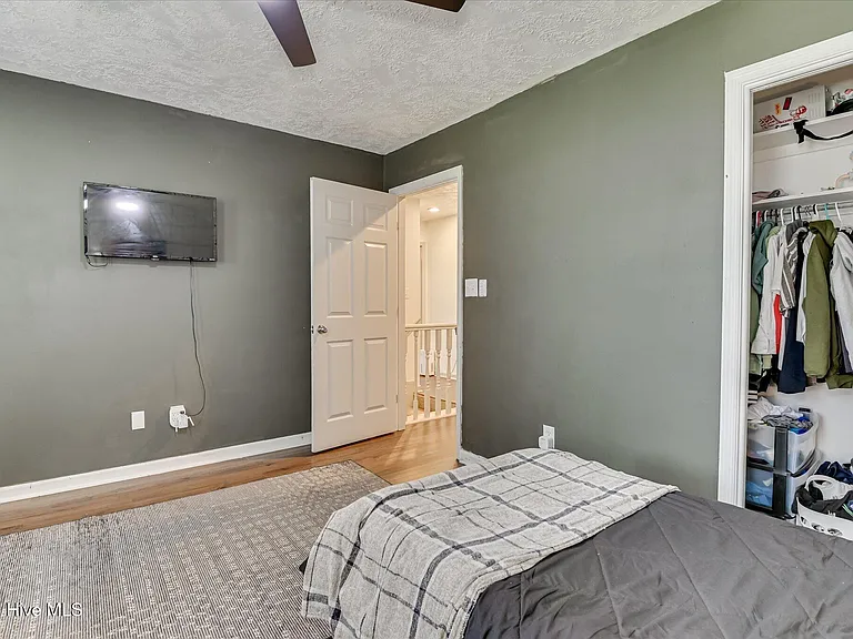 1084 Severn Dr — Photo 22