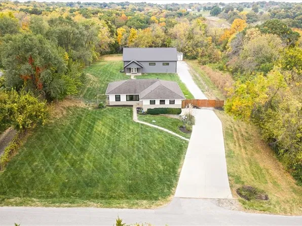 5815 Oak Grove Rd, Kansas City, KS 66106
