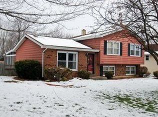 1704 Cherrywood Ln, Lindenhurst, IL