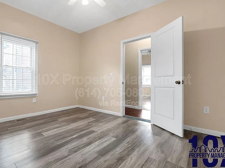 1652 Summit St #A — Photo 17