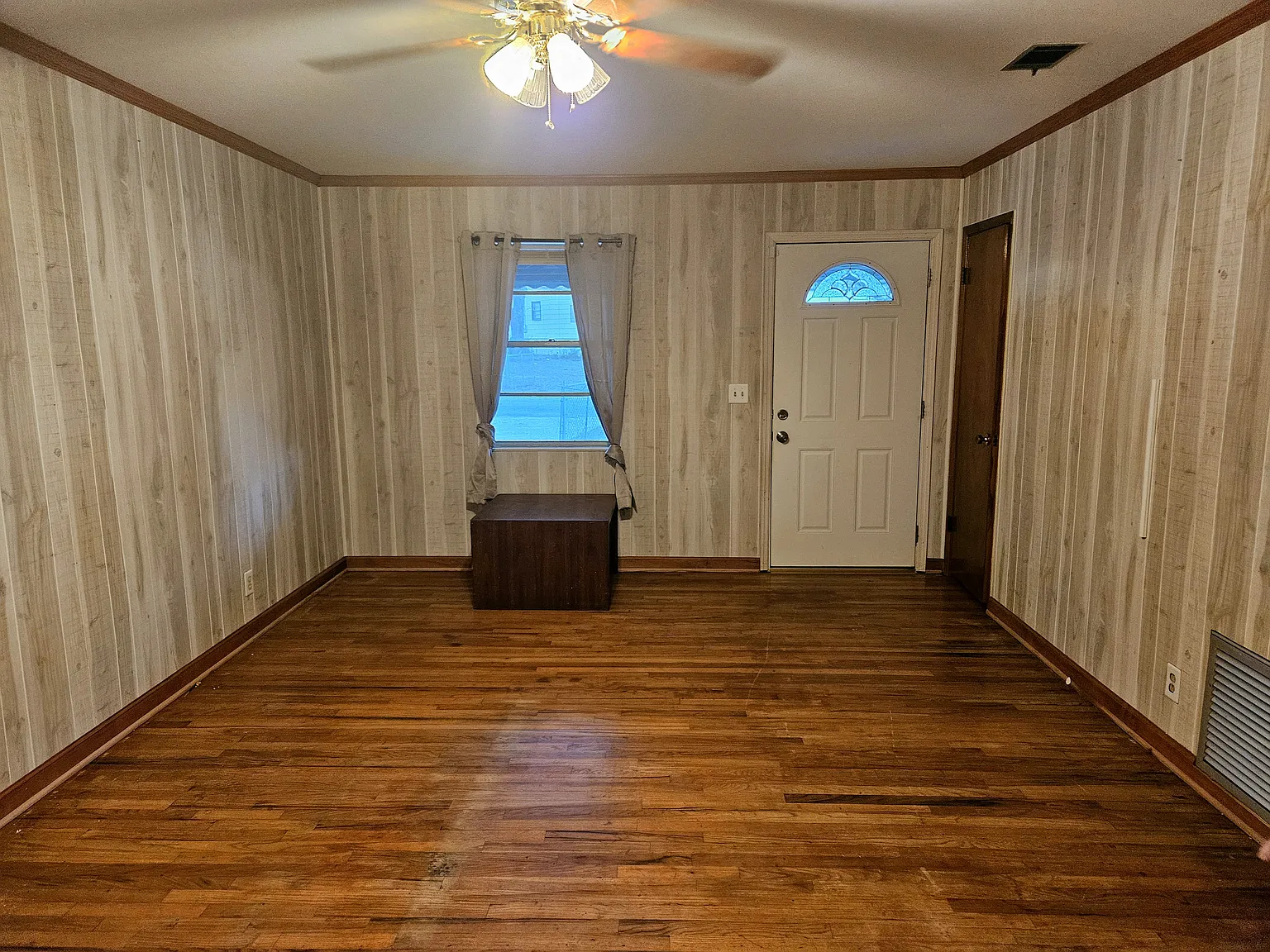 5 bed, 1710 sqft, $1,100 — Photo 3