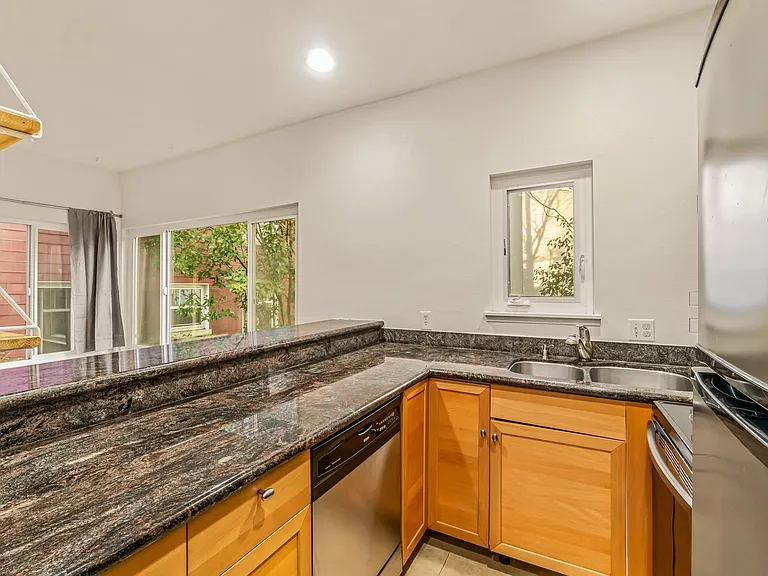 1828 11th Ave #103 — Photo 8