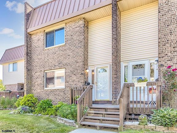 3rd image of 801 Dudley Ct #1402