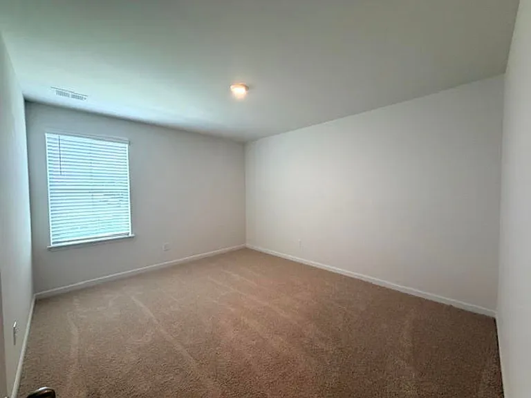 526 Leven Dr — Photo 11