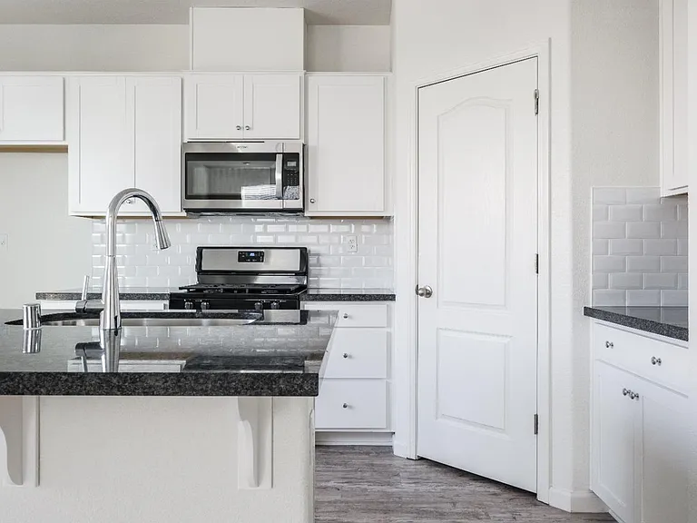 3268 Sunny Gate Ln — Photo 4