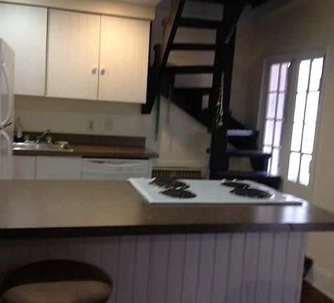 5th image of 829 1/2 Saint Peter St
