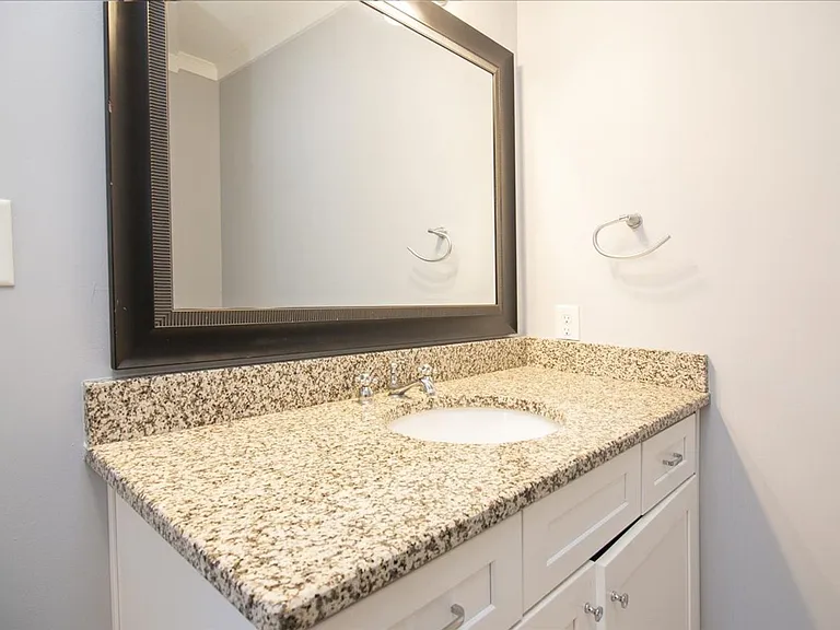 1755 Lyle Ave — Photo 14