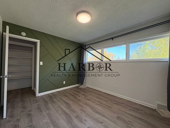 4th image of 303 21st Ave SW