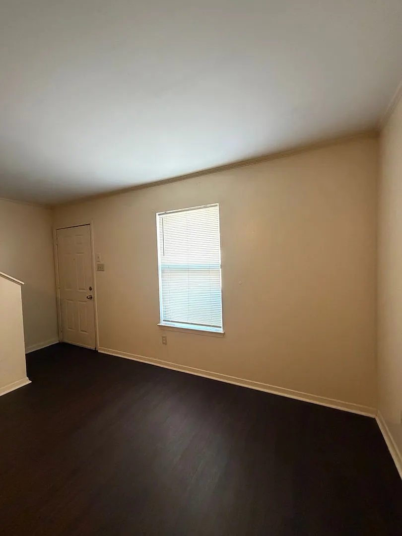 Townhouse available — Photo 3