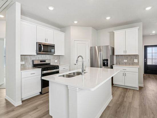 709 Dotty Dr, McKinney, TX 75071