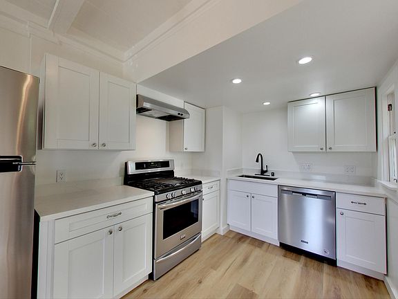 5th image of 27 E Blithedale Ave