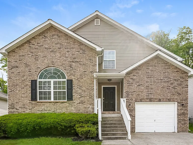 685 Belgium Dr — Photo 1