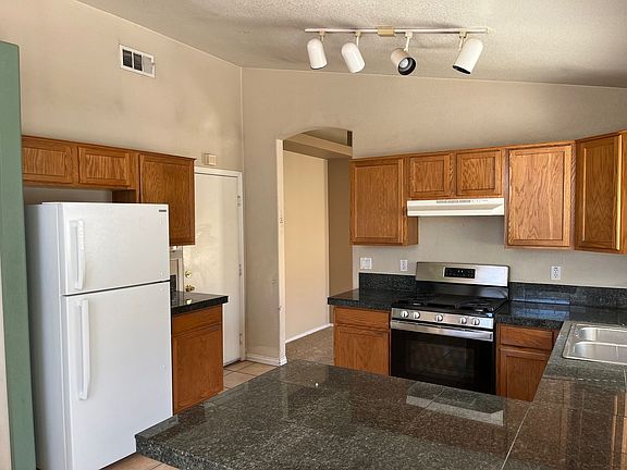 5th image of 867 Rainbow Rock St