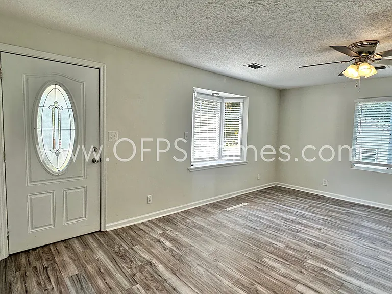 326 Washington Ave — Photo 3