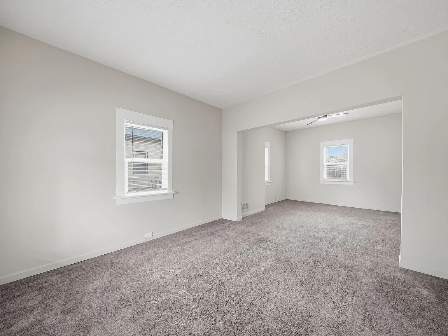 3 bed, 912 sqft, $1,499 — Photo 4