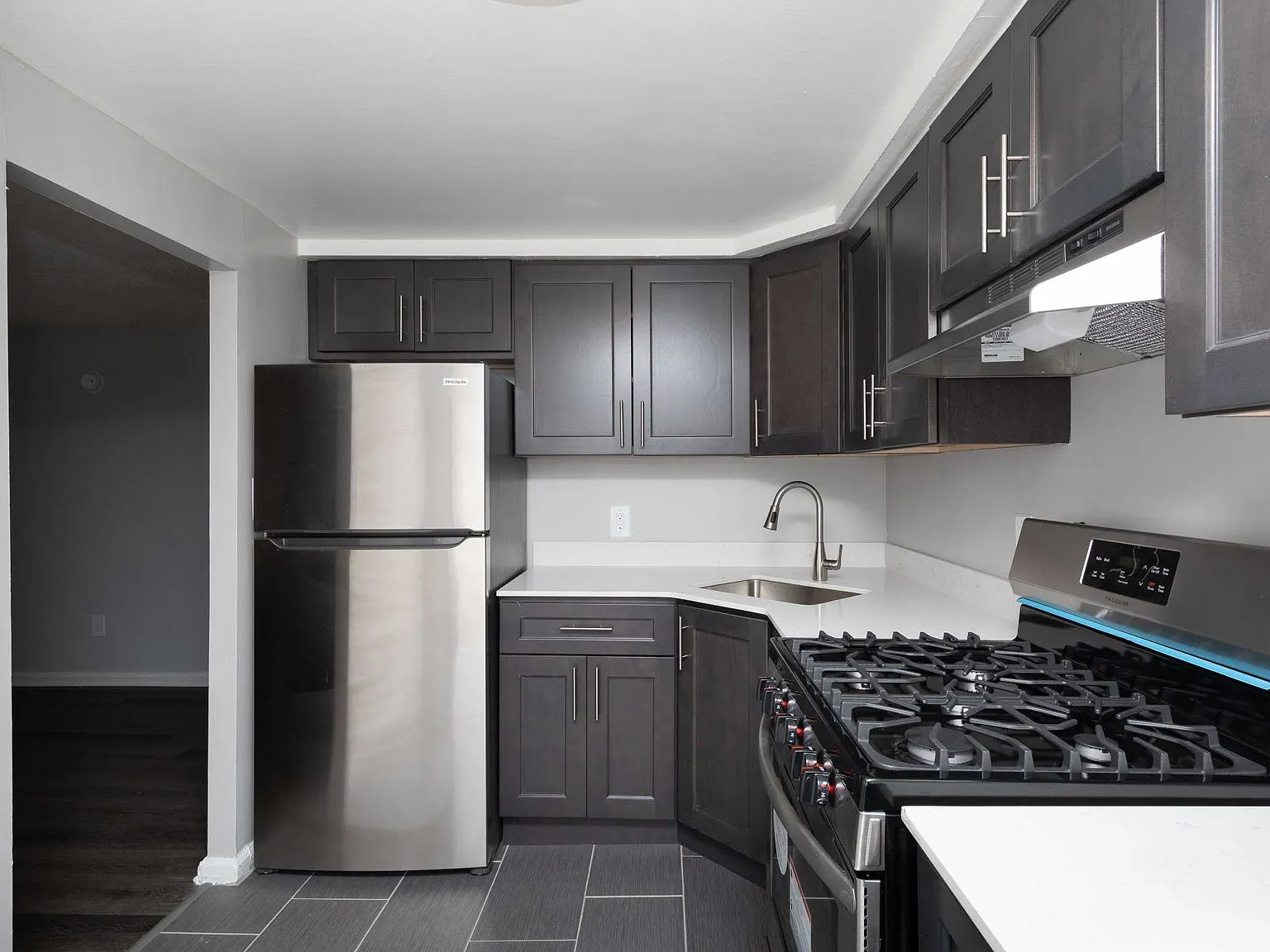 Revere Court Apartments — Photo 2