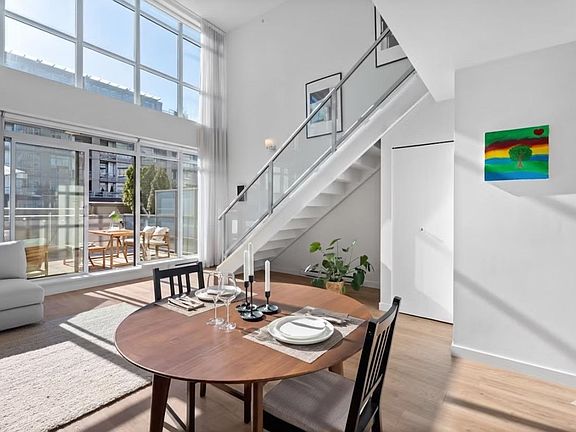 4th image of 429 W 2nd Ave #310