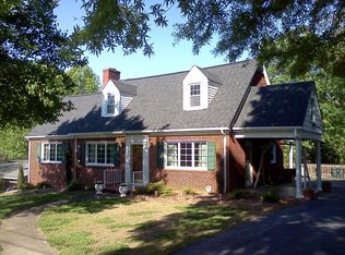 708 Windsor Ln, Martinsville, VA 24112