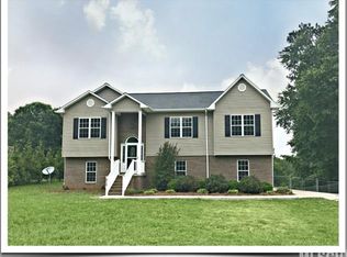 615 Cemetery Loop Rd, Hickory, NC 28601