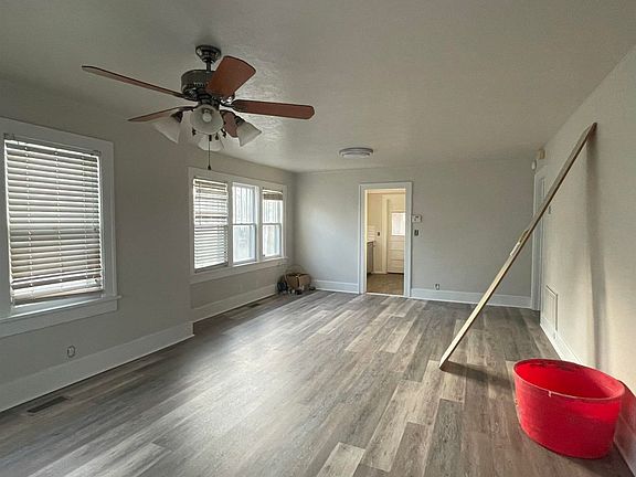 4th image of 1317 W Elm Ave