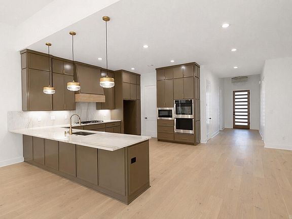 3rd image of 111 Kinley Loop