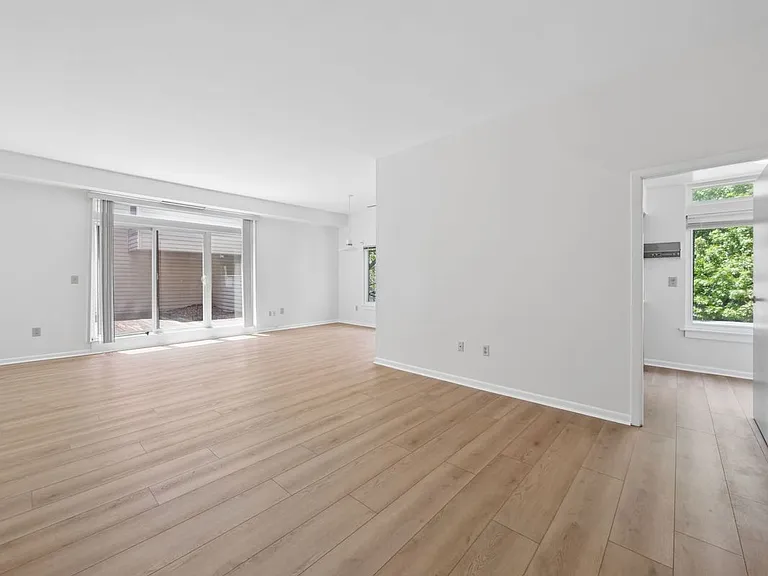 2332 Dana Ave — Photo 6