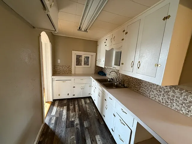 702 E 12th Ave — Photo 3