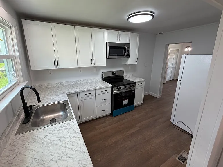 1003 Afton St — Photo 7