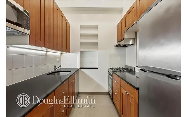 Rented by Douglas Elliman | media 16
