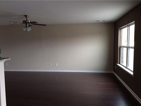 4th image of 128 Saxony Way 117