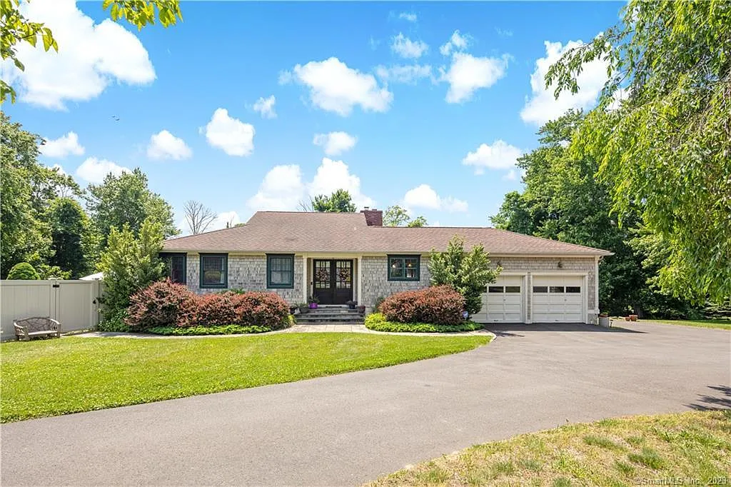 25 Spruce Drive photo 1
