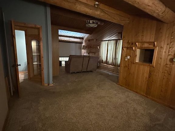 4th image of 674 Minaret Rd