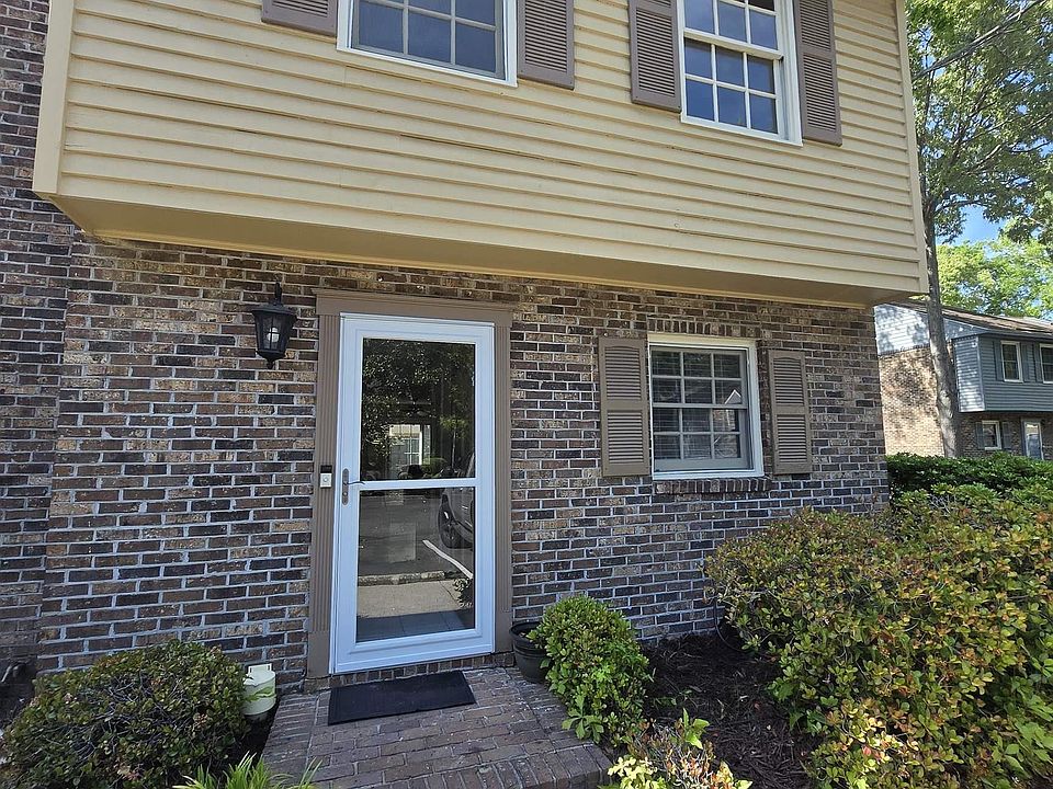 1st image of 830 44th Ave. N #B4