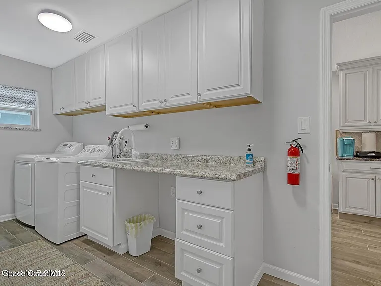 319 Dorset Dr — Photo 14