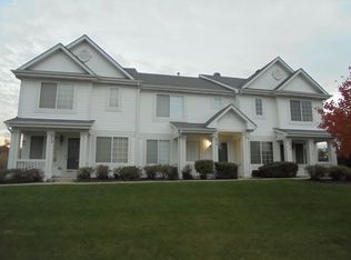 674 Lincoln Station Dr, Oswego, IL 60543