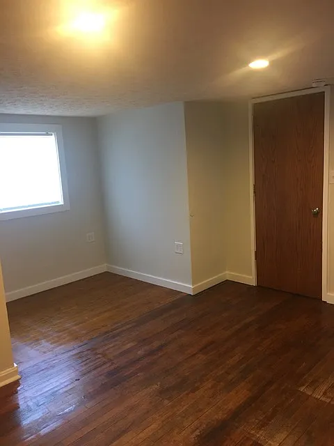 3 bed, 1000 sqft, $1,500 — Photo 2