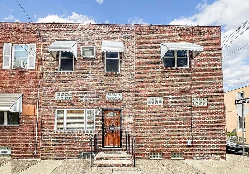 1st image of 2938-40 Almond St #2