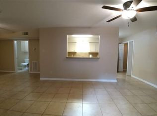 909 Avenue I #1, Huntsville, TX 77320