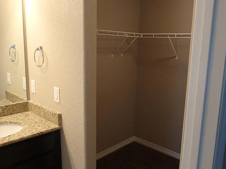 10813 Rowley Dr — Photo 13