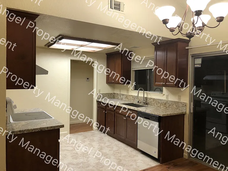 5400 Pomegranate Ave #1 — Photo 4