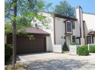 890 Wellsley Ln, Akron, OH