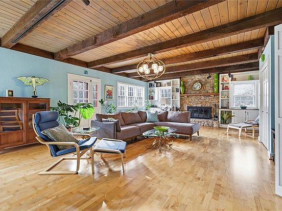 5th image of 903 Halsey Cir