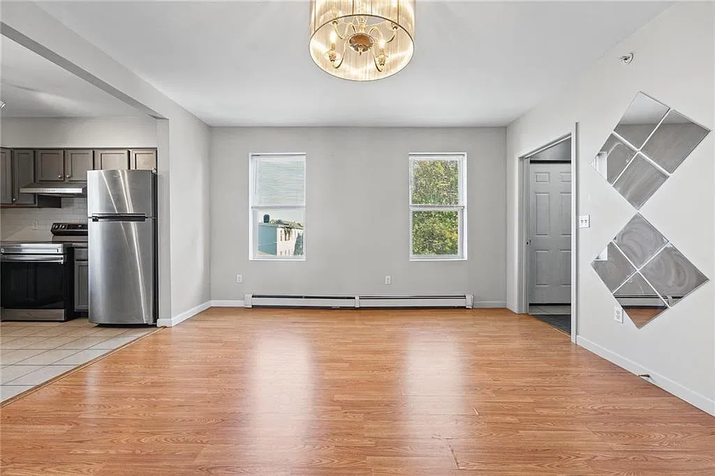 3 bed, 1.0 bath, 1235 sqft, $2,100 — Photo 3