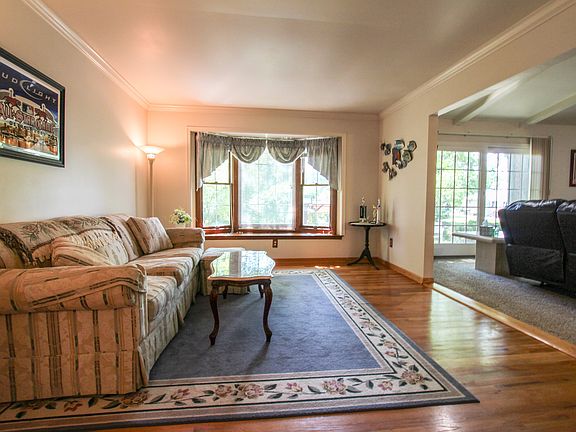 4th image of 15882 Winchester Dr