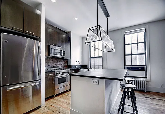 Rented by Urbane Brokerage | media 30