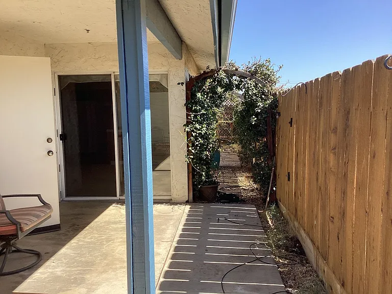 6589 N Maroa Ave #114 — Photo 21