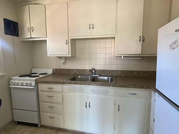 2nd image of 807 W 11th St #C
